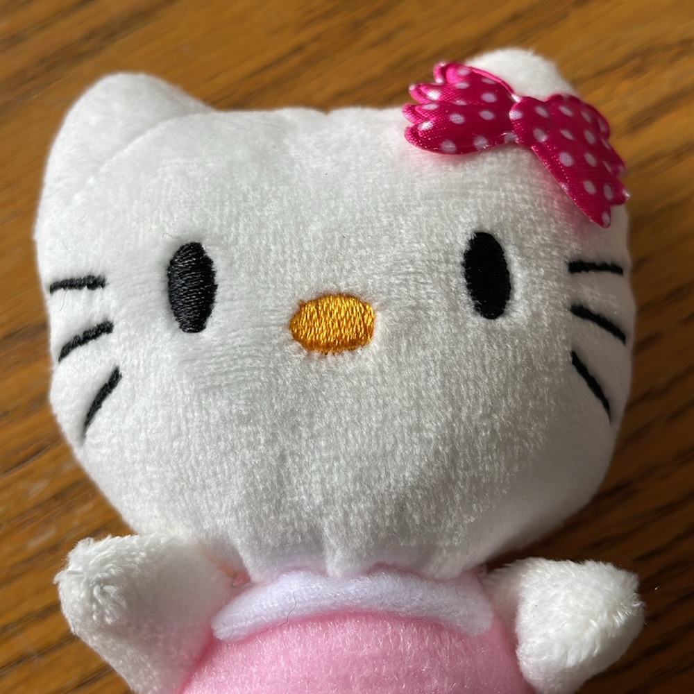 Hello Kitty Mini Plush 4 Inches Long - Picture 2 of 3